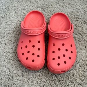 Crocs classic women’s 10 Men’s 8 - Coral - barely worn! Look brand new!
